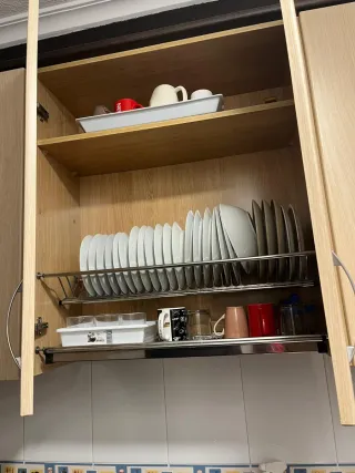 Cocina modular beige y marrón