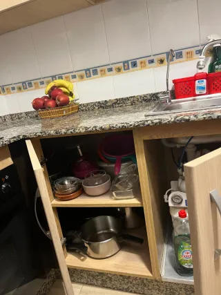 Cocina modular beige y marrón