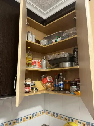 Cocina modular beige y marrón