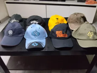 Gorra Calvin Klein Negra y Roja