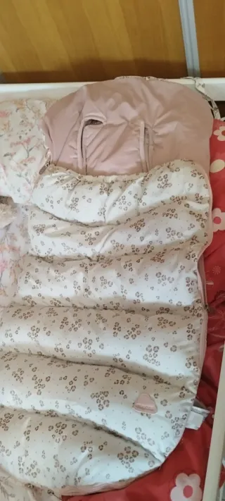 Saco para cochecito rosa estampado de Mayoral
