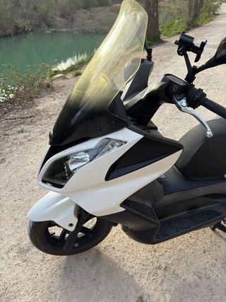 Kymco Super Dink 300i Blanca