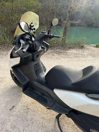 Kymco Super Dink 300i Blanca
