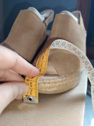 Sandalias de cuña Bassel Serraje Cuero color camel
