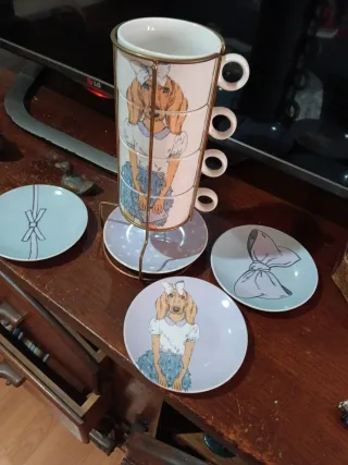 Set di tazze impilabili QueenWest Trading con design di cani