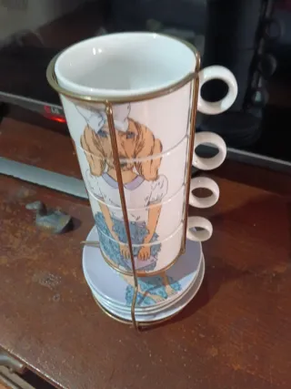 Set di tazze impilabili QueenWest Trading con design di cani