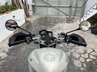 BMW R1200R con muchos extras. Muy cuidada.