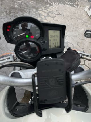 BMW R1200R con muchos extras. Muy cuidada.