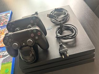 Consola PS4 Pro + 2 Mandos + 5 Juegos