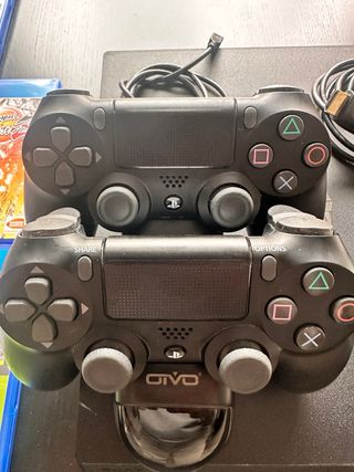 Consola PS4 Pro + 2 Mandos + 5 Juegos