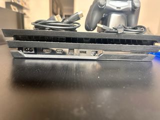 Consola PS4 Pro + 2 Mandos + 5 Juegos