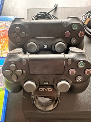 Consola PS4 Pro + 2 Mandos + 5 Juegos