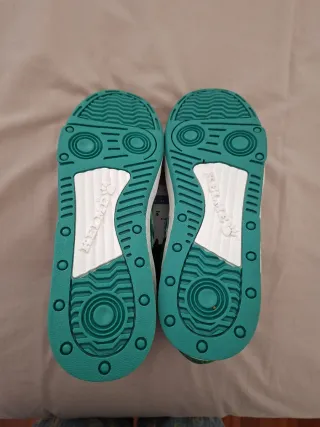 Botín caballero Kelme negro,verde y blanco.