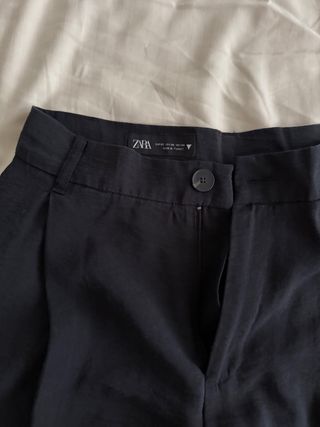 Pantalón de pinzas Zara Negro