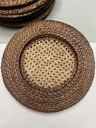 6 Bajoplatos de ratán natural.