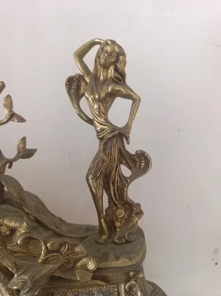 Reloj de mesa antiguo de mármol y metal