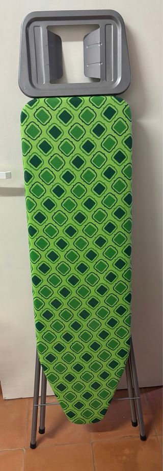 Mesa de planchar plegable estampada verde