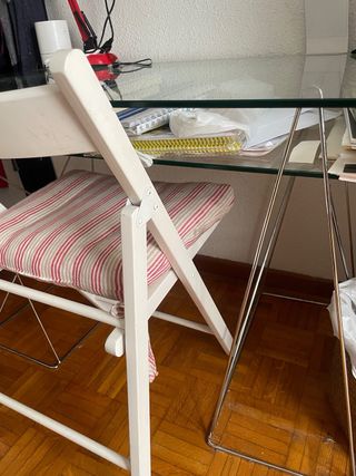 Mesa de cristal y metal