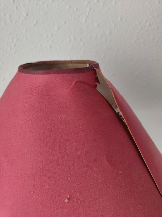 Lámpara de mesa pie metálico y pantalla rosa