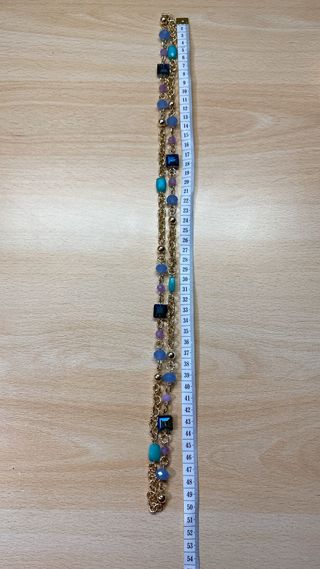 Collana lunga con pietre blu e viola