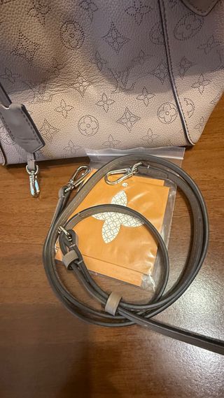 La borsa Louis Vuitton Hina PM