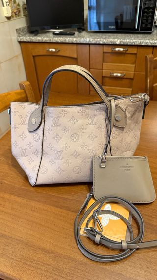 La borsa Louis Vuitton Hina PM