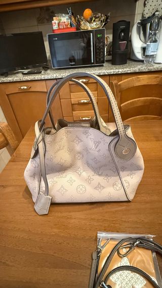 La borsa Louis Vuitton Hina PM