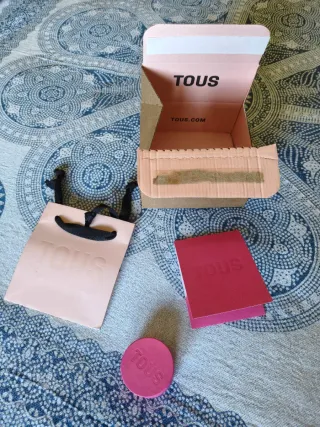 Bolsa y caja Tous