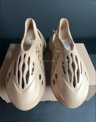 Yeezy Foam Runner Talla 40 Beige