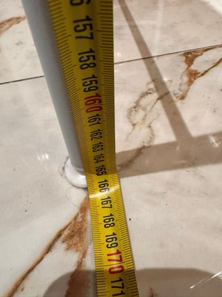Estantería metálica blanca