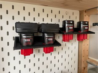 MILWAUKEE 12V – 2 Soportes para 2 baterias