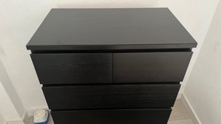 Cómoda de madera negra
