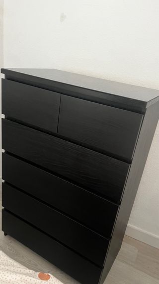 Cómoda de madera negra