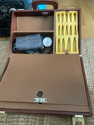 Maletín médico de piel