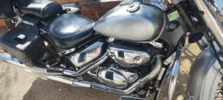 Suzuki VL800 Intruder con extras