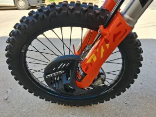 Moto Enduro Naranja y Beige