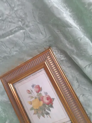 Cornice dorata con rose   misure interne 13/18 cm