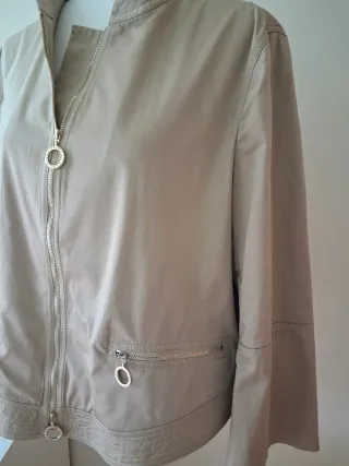 Gabardina corta Purificación García beige