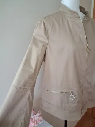 Gabardina corta Purificación García beige