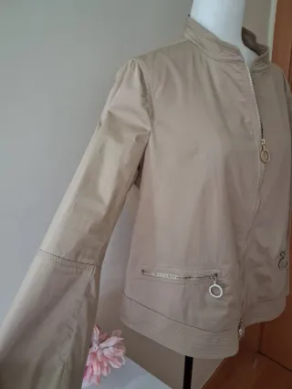 Gabardina corta Purificación García beige