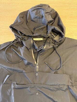 Chubasquero Oysho Negro