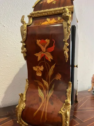 Reloj de mesa antiguo dorado y madera