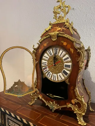 Reloj de mesa antiguo dorado y madera