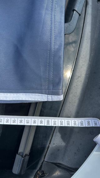 Pantalones deportivos grises con rayas