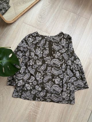 Blusa Paisley mangas 3/4 abullonadas