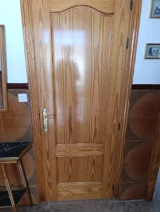 Puerta interior de madera pino con y sin cristal