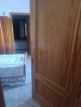 Puerta interior de madera pino con y sin cristal