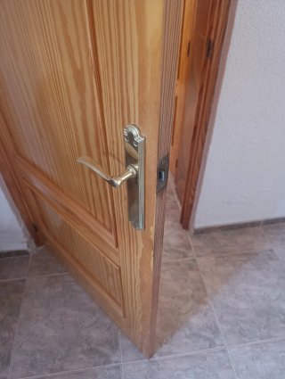 Puerta interior de madera pino con y sin cristal