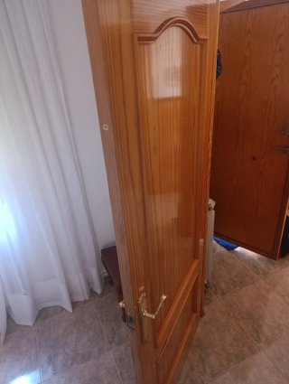 Puerta interior de madera pino con y sin cristal