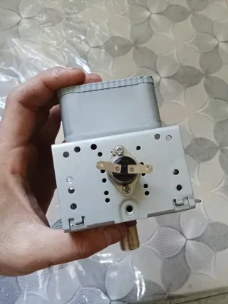 Magnetrón Toshiba 2M253J (XB)
